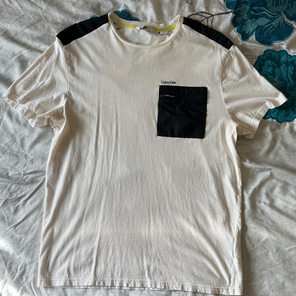 Calvin Klein Men's Cream and Black Short Sleeve Tee